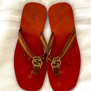 Gucci classic flip flops